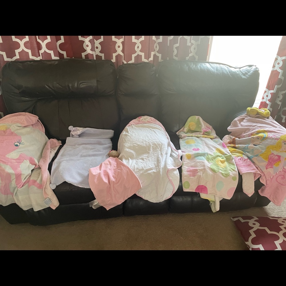 Girls-3 beach/bath towels, 1 fleece blanket, 1 baby bath towel, 1 small blanket
